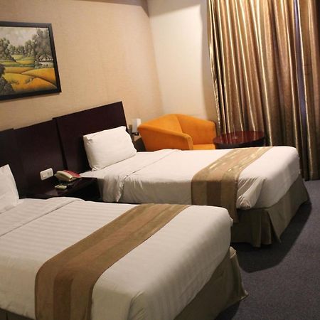 Asialink Premier Karawang Esterno foto