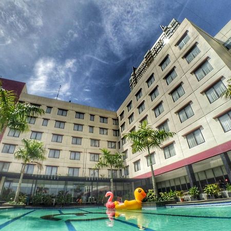 Asialink Premier Karawang Esterno foto