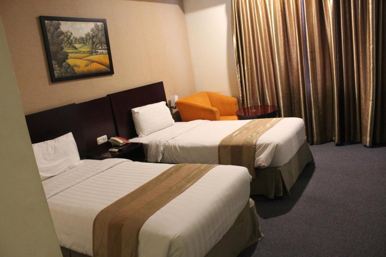 Asialink Premier Karawang Esterno foto
