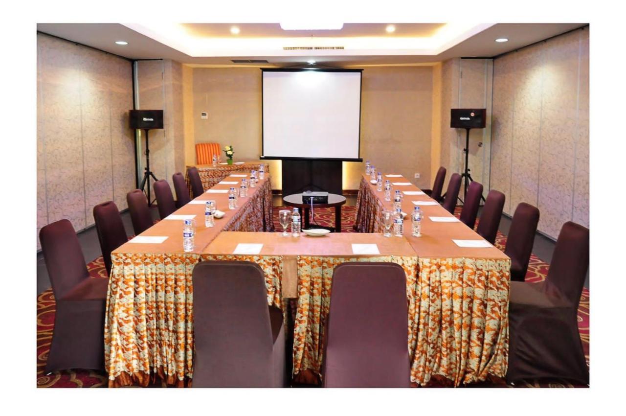 Asialink Premier Karawang Esterno foto