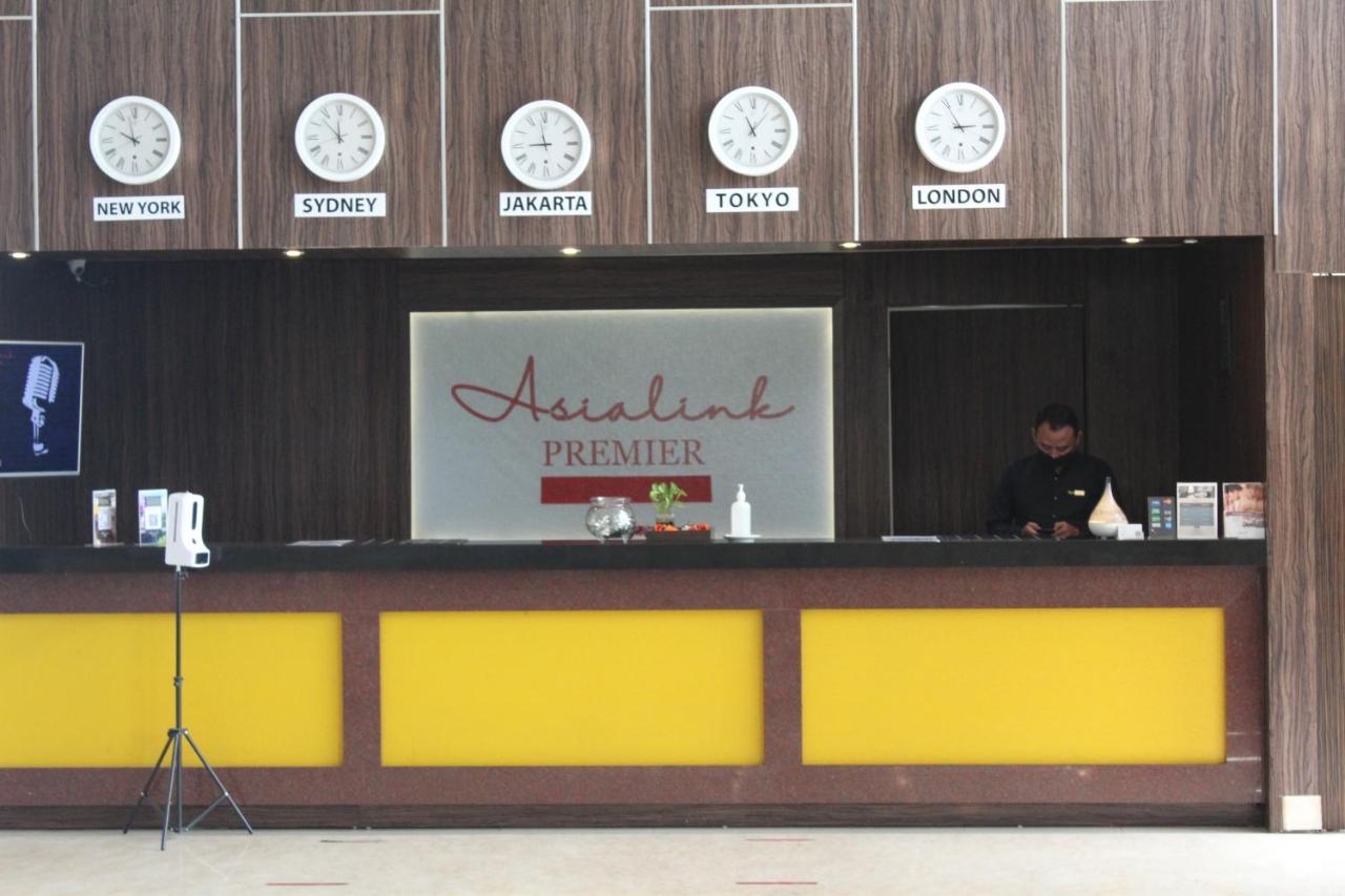 Asialink Premier Karawang Esterno foto