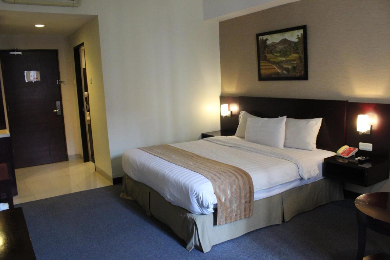 Asialink Premier Karawang Esterno foto