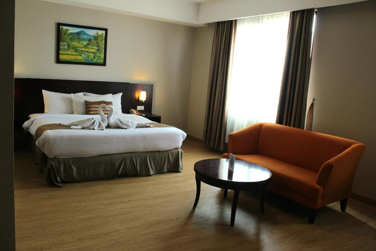 Asialink Premier Karawang Esterno foto
