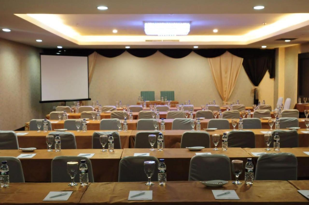 Asialink Premier Karawang Esterno foto