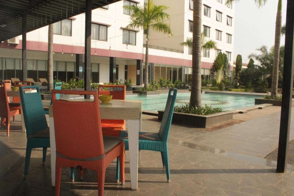 Asialink Premier Karawang Esterno foto