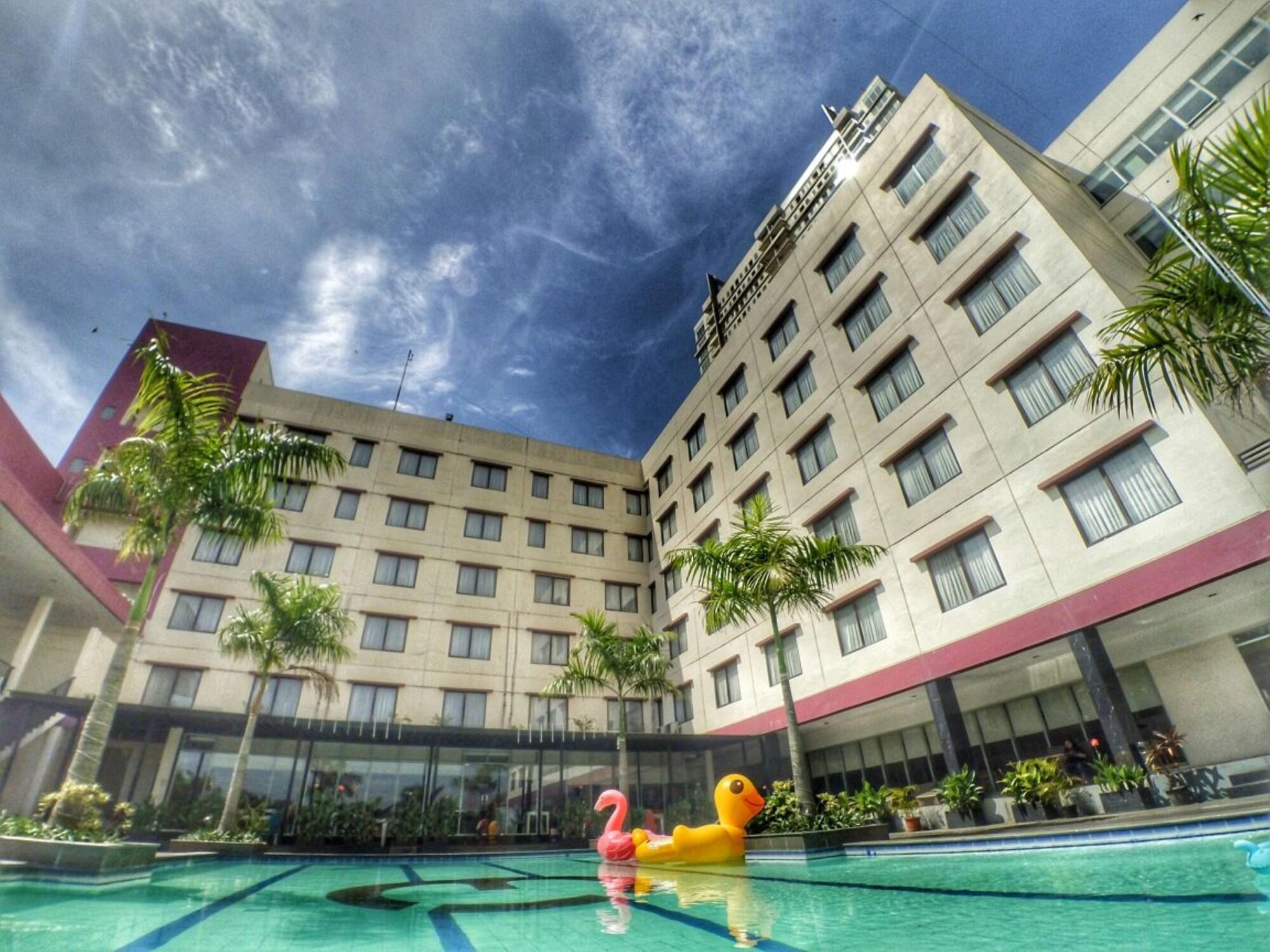Asialink Premier Karawang Esterno foto