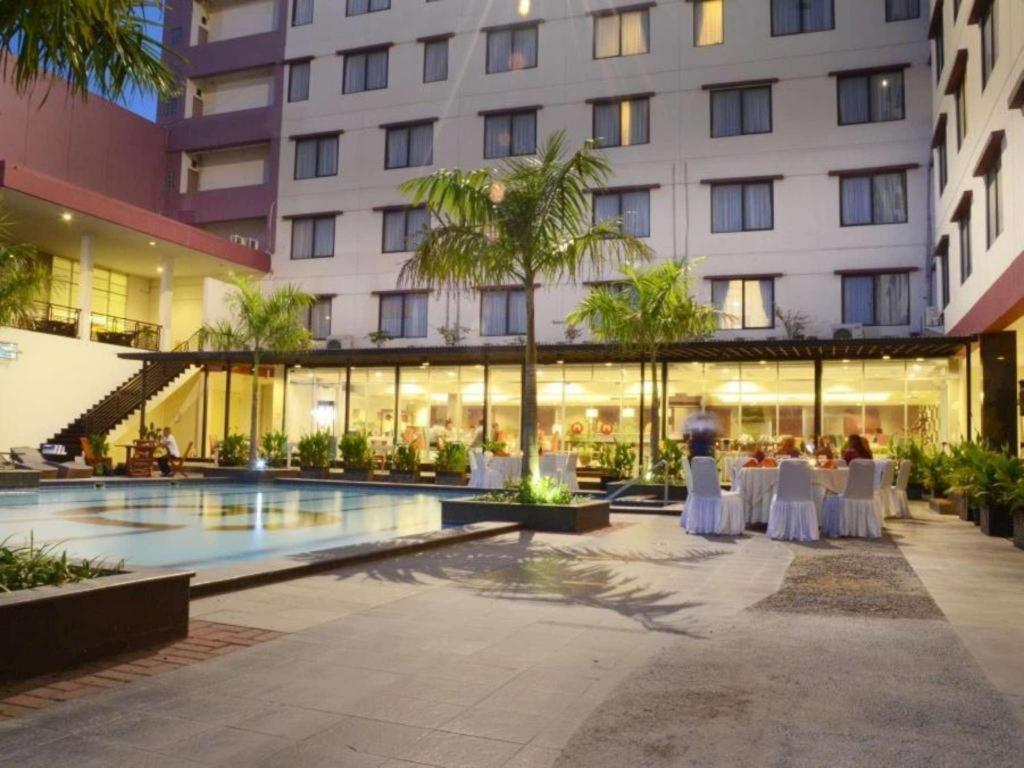 Asialink Premier Karawang Esterno foto