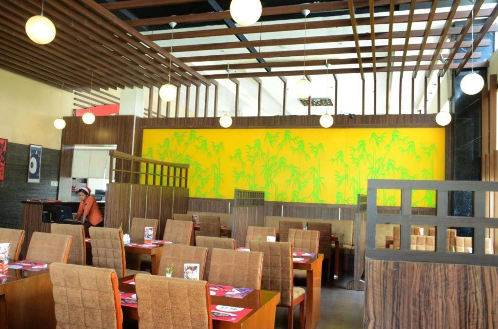 Asialink Premier Karawang Esterno foto