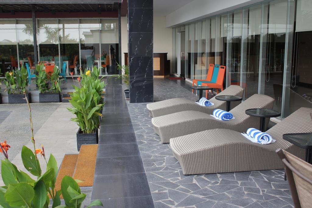Asialink Premier Karawang Esterno foto