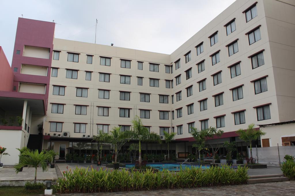 Asialink Premier Karawang Esterno foto