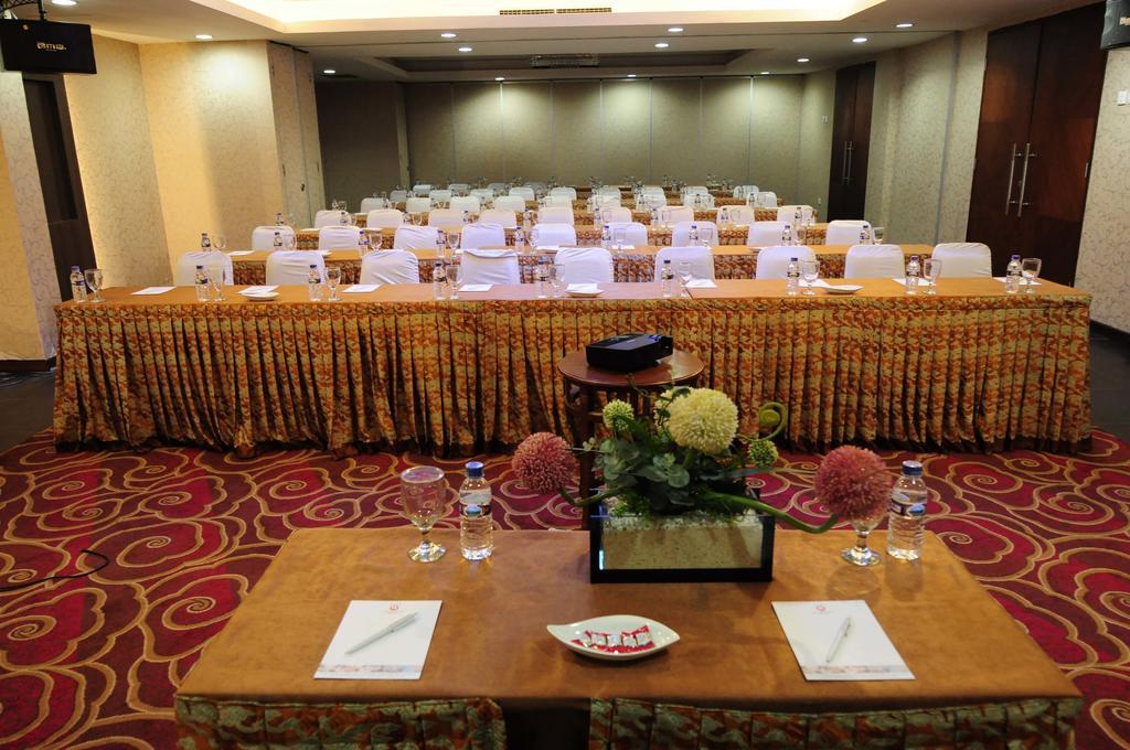 Asialink Premier Karawang Esterno foto